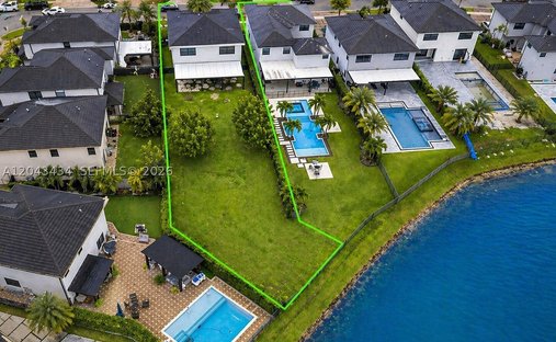 House in Hialeah, Florida, United States 1