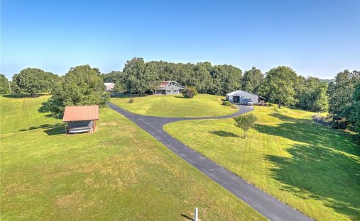 House in Decatur, Arkansas, United States 1