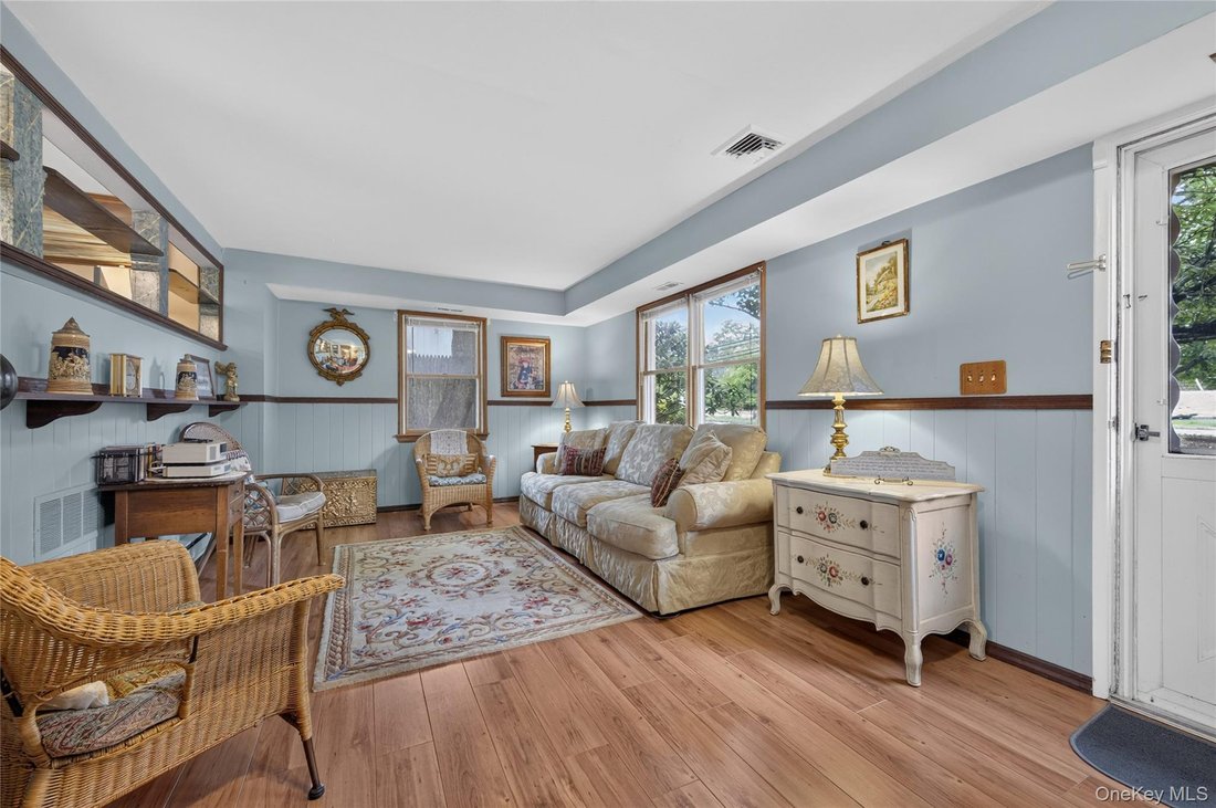 House in Huntington Station, New York, United States 3 - 18270097