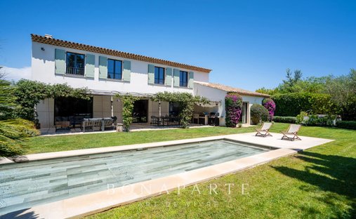 House in Zone Est Diffuse, Saint-Tropez, France 1