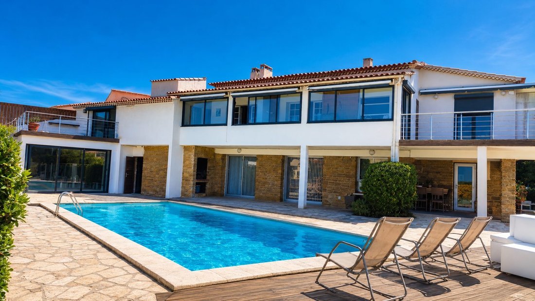 Villa in Six-Fours-les-Plages, Provence-Alpes-Côte d'Azur, France 1 - 18276546