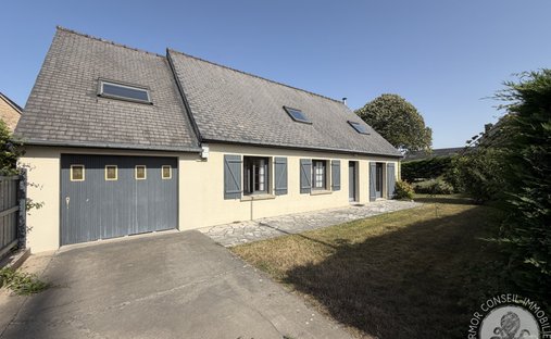 House in Saint-Jacut-de-la-Mer, Brittany, France 1