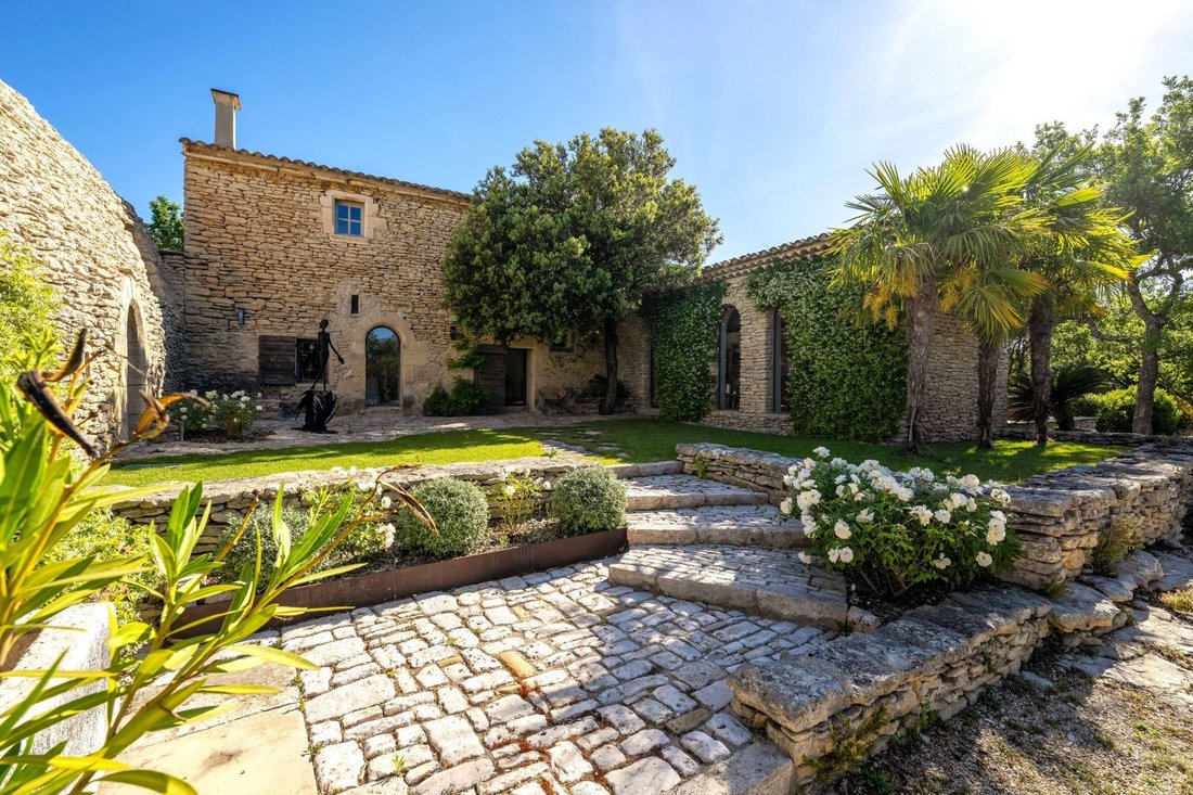 House in Gordes, Provence-Alpes-Côte d'Azur, France 3 - 18273975
