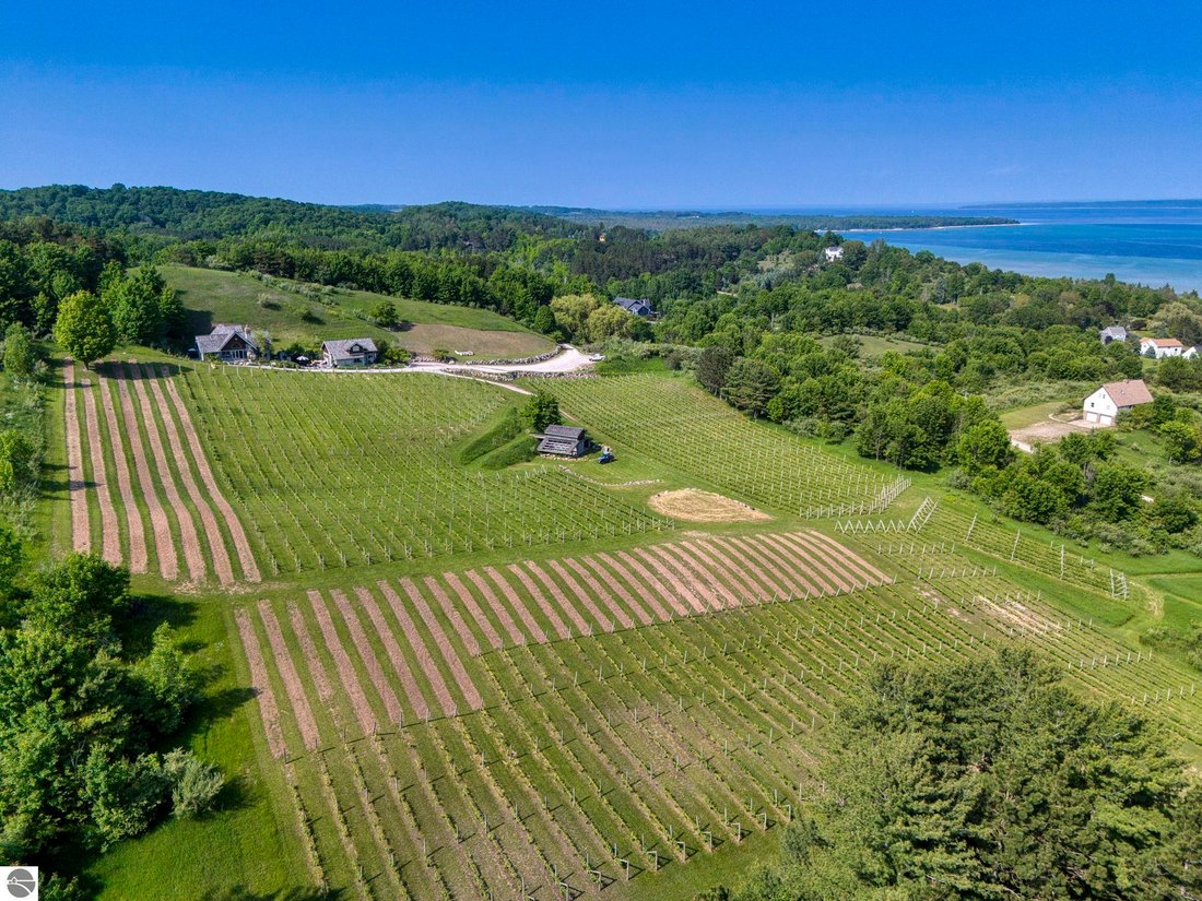 House in Suttons Bay, Michigan, United States 4 - 18276188
