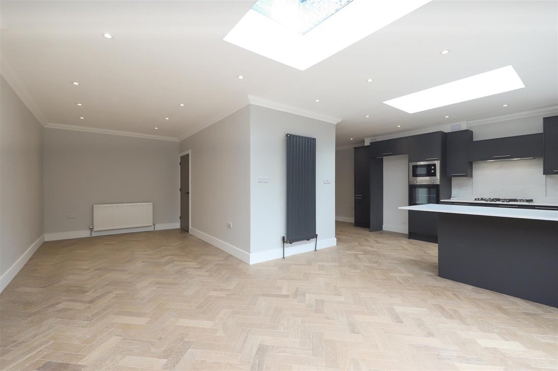 Bungalow in Ruislip, Hillingdon, England 4 - 18273199