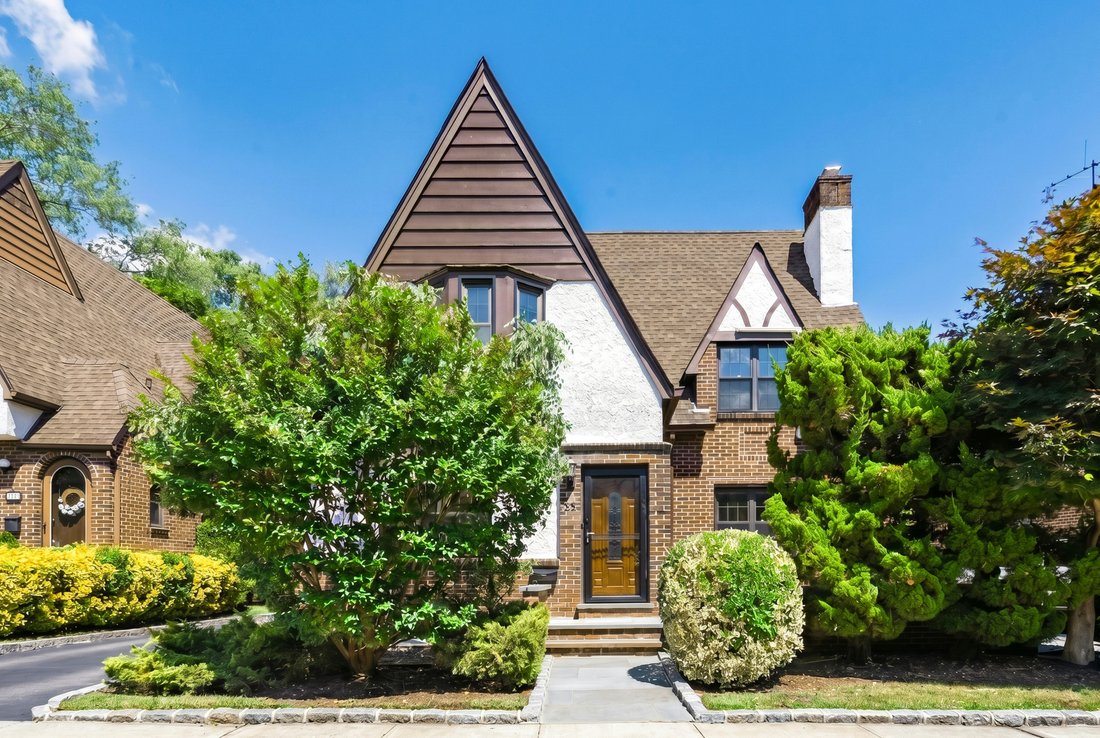House in Manhasset, New York, United States 1 - 18271998