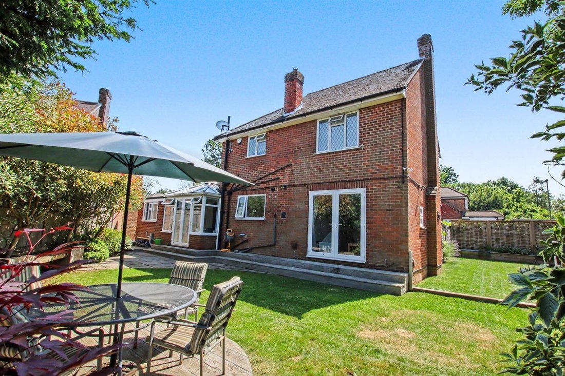 House in Surrey, England 2 - 17618197