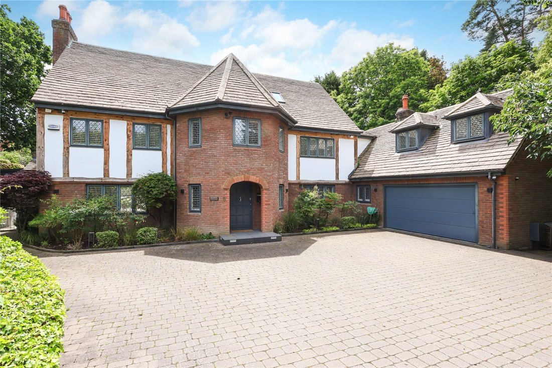 House in Fairmile, Elmbridge, England 2 - 18270246