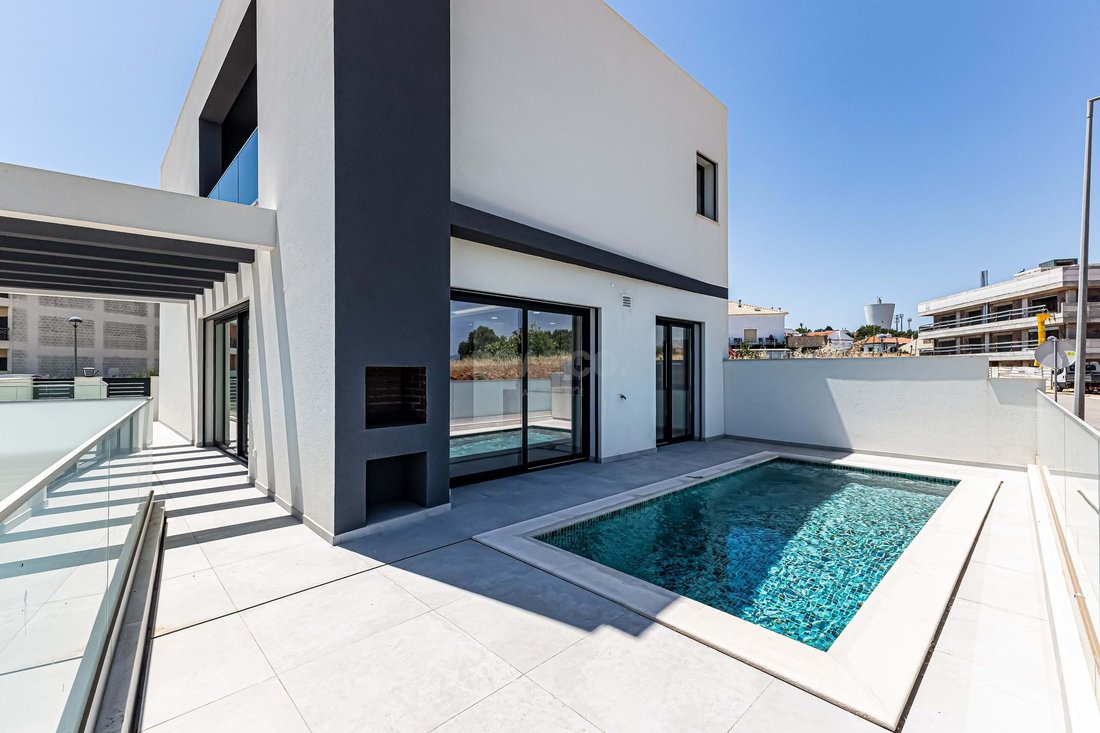 Villa in Mexilhoeira Grande, Algarve, Portugal 2 - 18094273