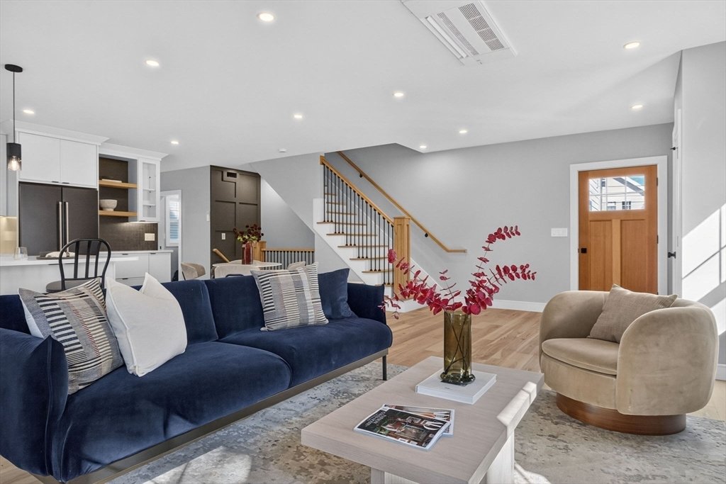 Condo in Arlington, Massachusetts, United States 3 - 18274742
