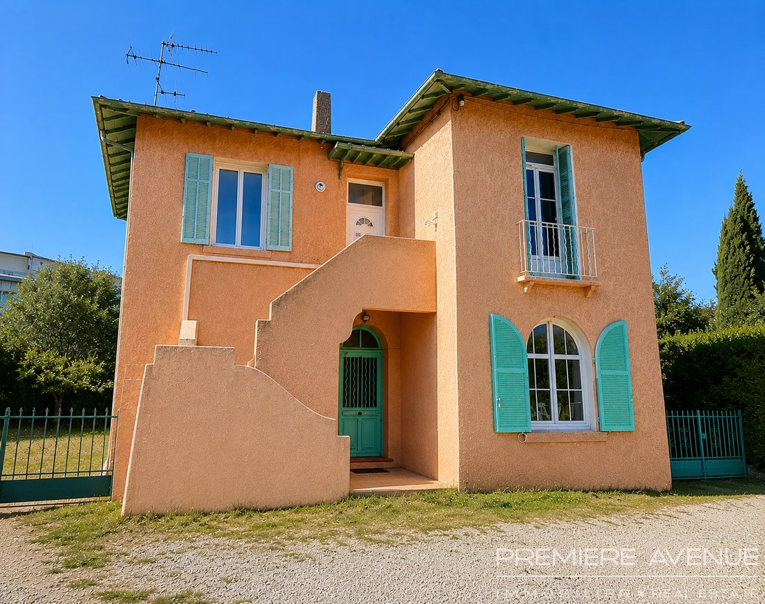 Villa in Exterieurs, Frejus, France 1 - 17560668