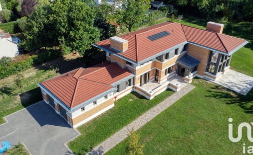 House in Magny-le-Hongre, Ile-de-France, France 1