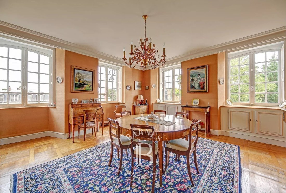 Apartment in Notre Dame, Versailles, France 3 - 18271829