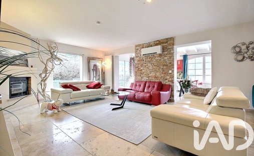 House in Nord Est, Auriol, France 1