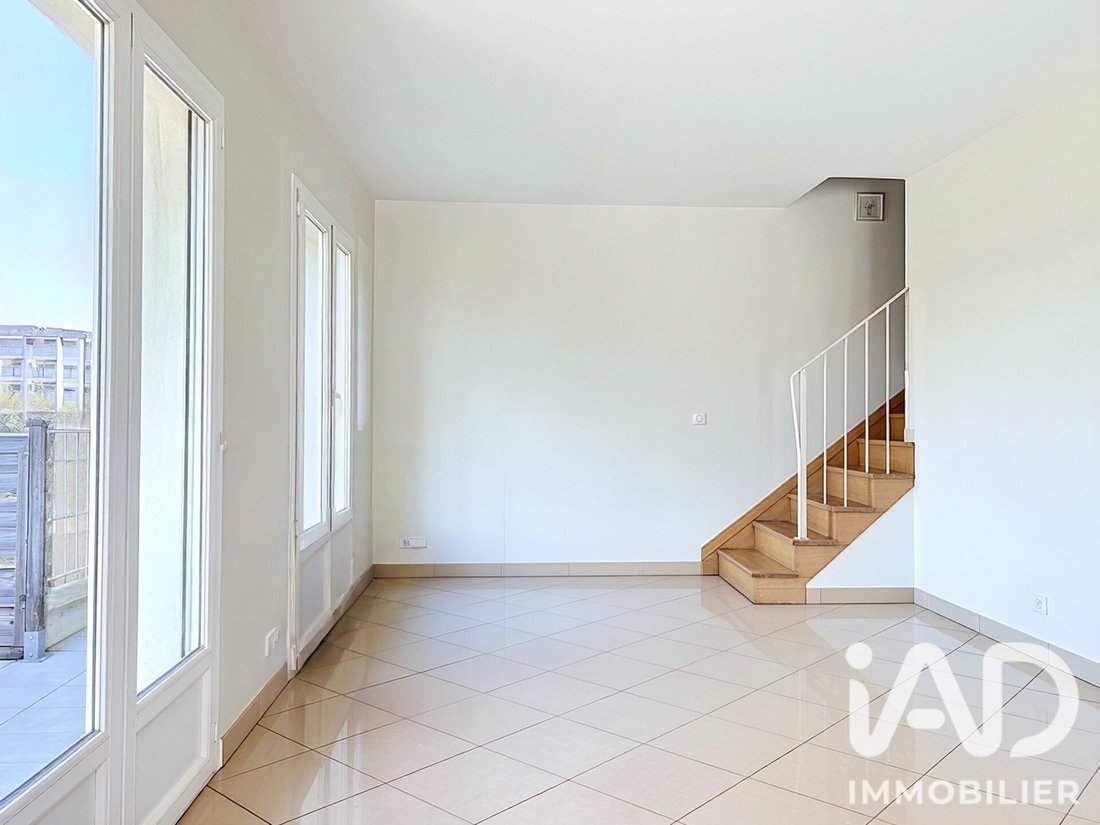 House in Langevin, Saint-Cyr-l'Ecole, France 5 - 17764856