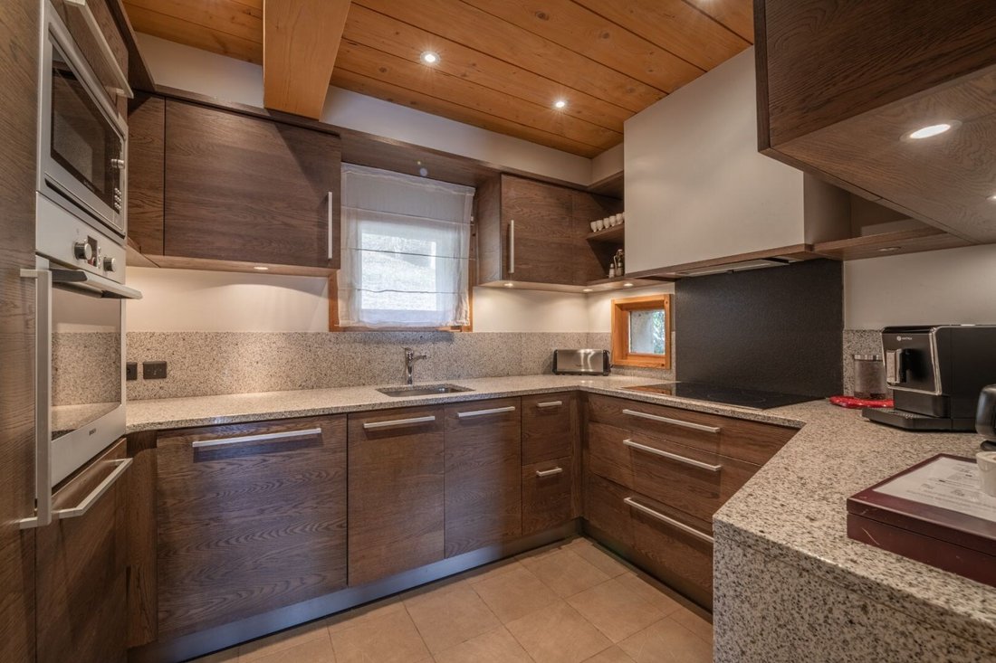 Chalet in Les Houches, Auvergne-Rhône-Alpes, France 2 - 18271177