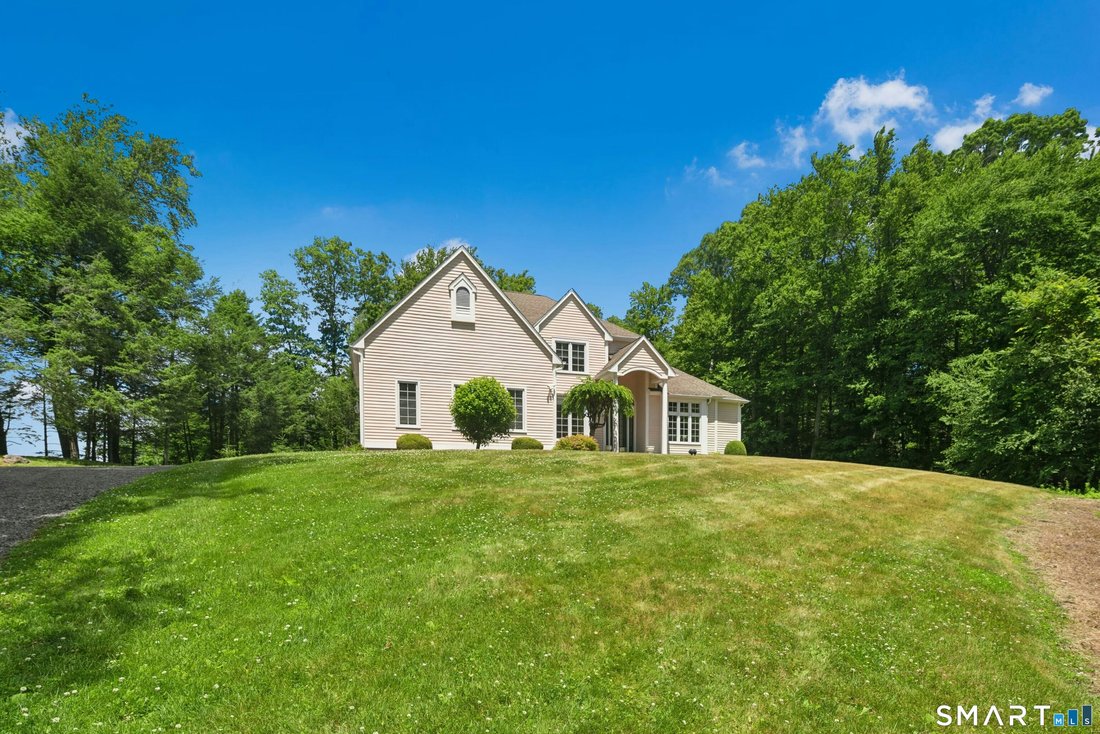 House in Newtown, Connecticut, United States 4 - 18269236