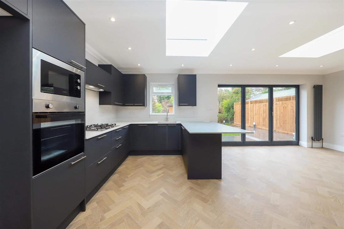 Bungalow in Ruislip, Hillingdon, England 3 - 18273199