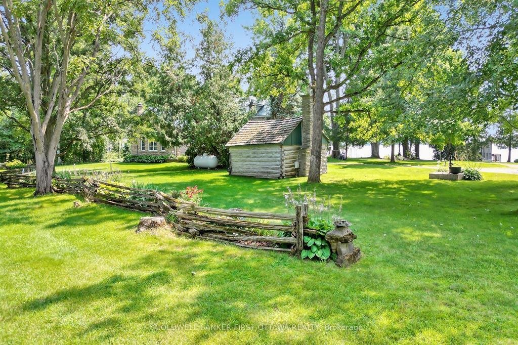 House in McDiarmid's Shore, Ontario, Canada 2 - 18272719