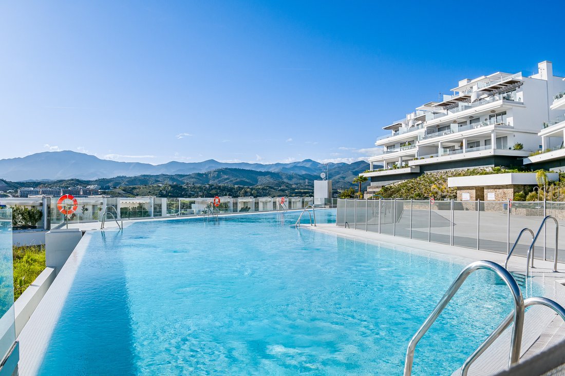 Apartment in Cancelada, Estepona, Andalusia 1 - 18273451