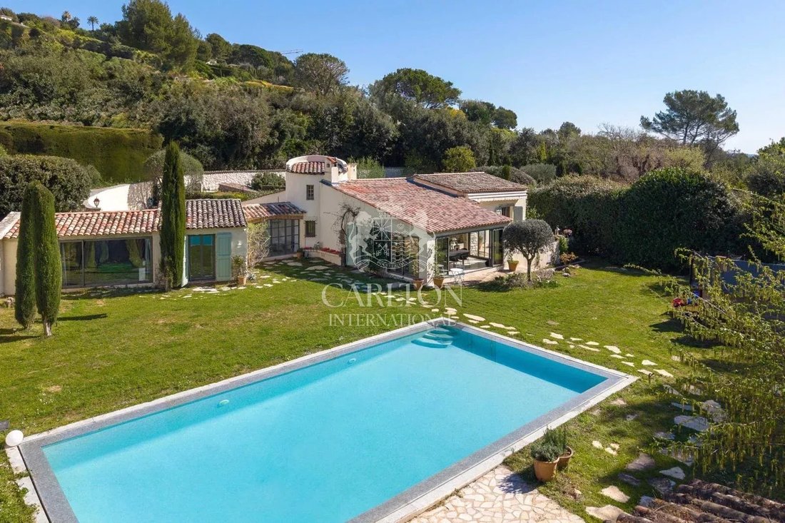 Estate in Saint-Paul-de-Vence, Provence-Alpes-Côte d'Azur, France 1 - 17728132