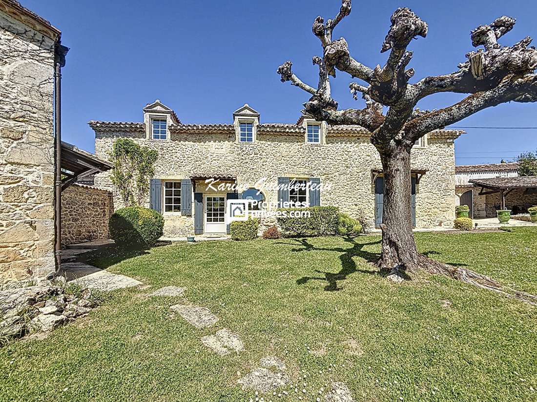 Villa in Branne, Nouvelle-Aquitaine, France 2 - 18275622