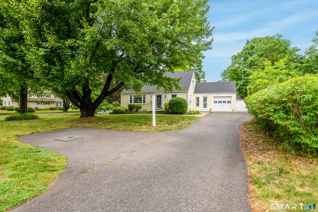 House in Glastonbury, Connecticut, United States 2 - 18275330