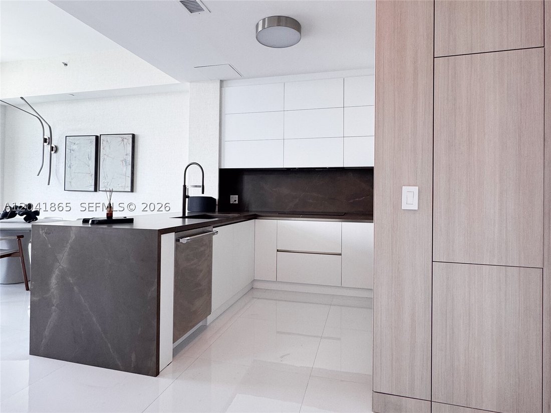 Condo in Miami, Florida, United States 5 - 18273712