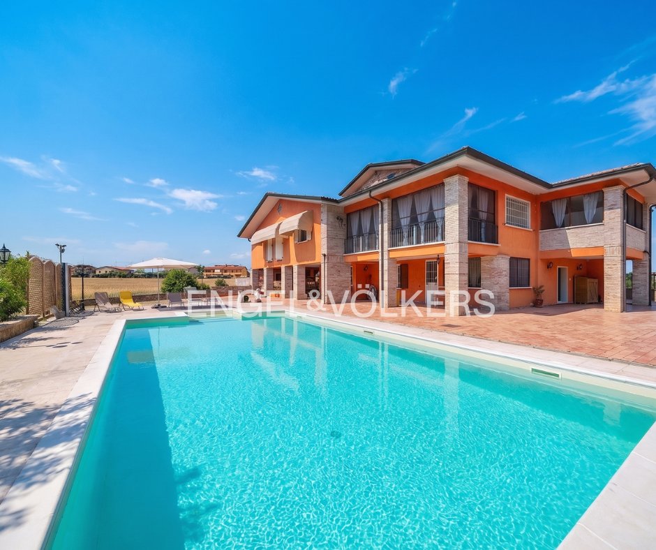 Villa in Rivoltella, Desenzano del Garda, Lombardy 1 - 18278571