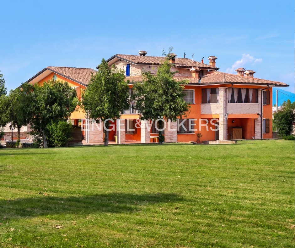 Villa in Rivoltella, Desenzano del Garda, Lombardy 2 - 18278571