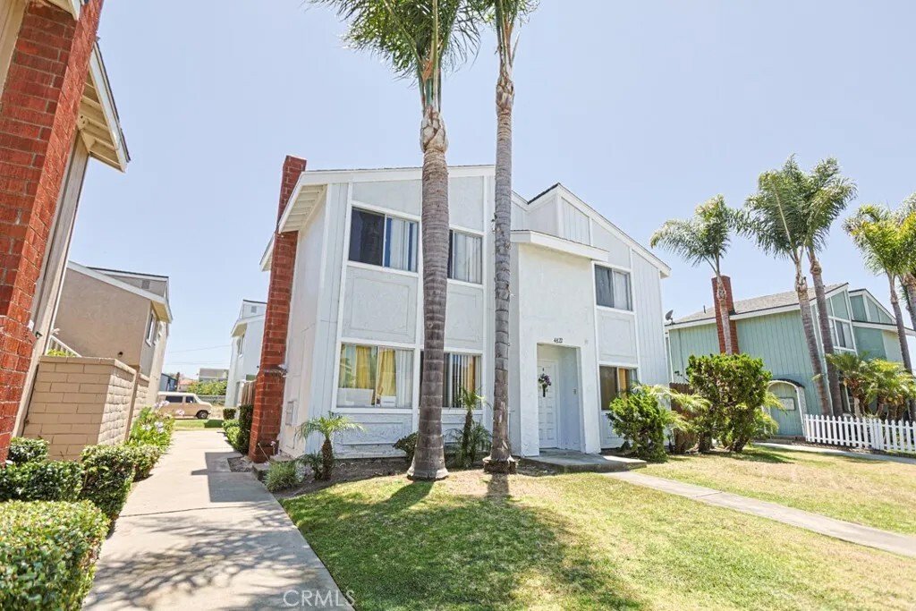 Huntington Beach, California, United States 5 - 18277834