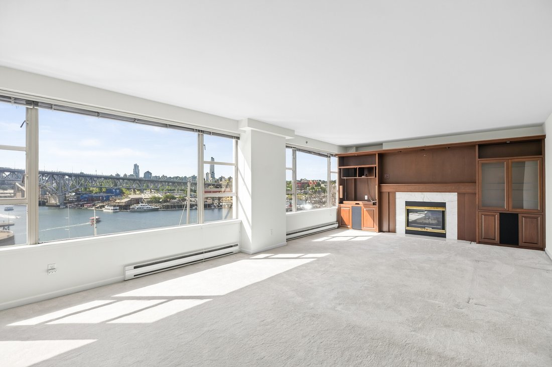 Condo in Vancouver, British Columbia, Canada 3 - 18276743
