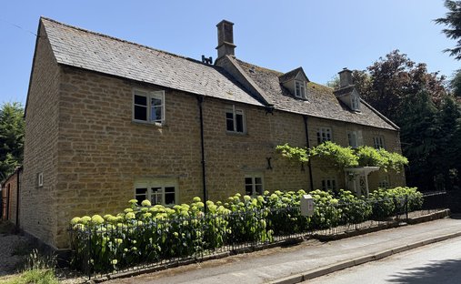 Country House in Cherington, England 1