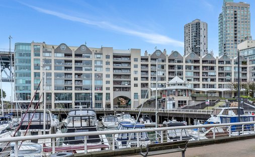 Condo in Vancouver, British Columbia, Canada 1