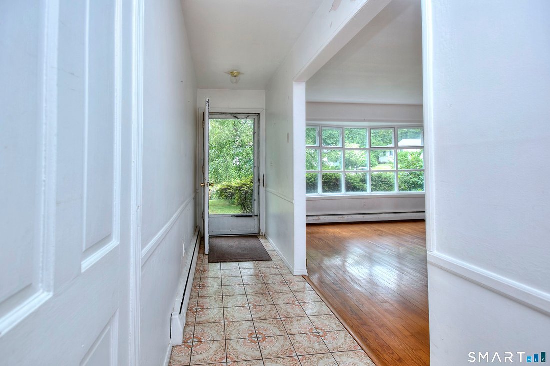 House in Trumbull, Connecticut, United States 3 - 18276974