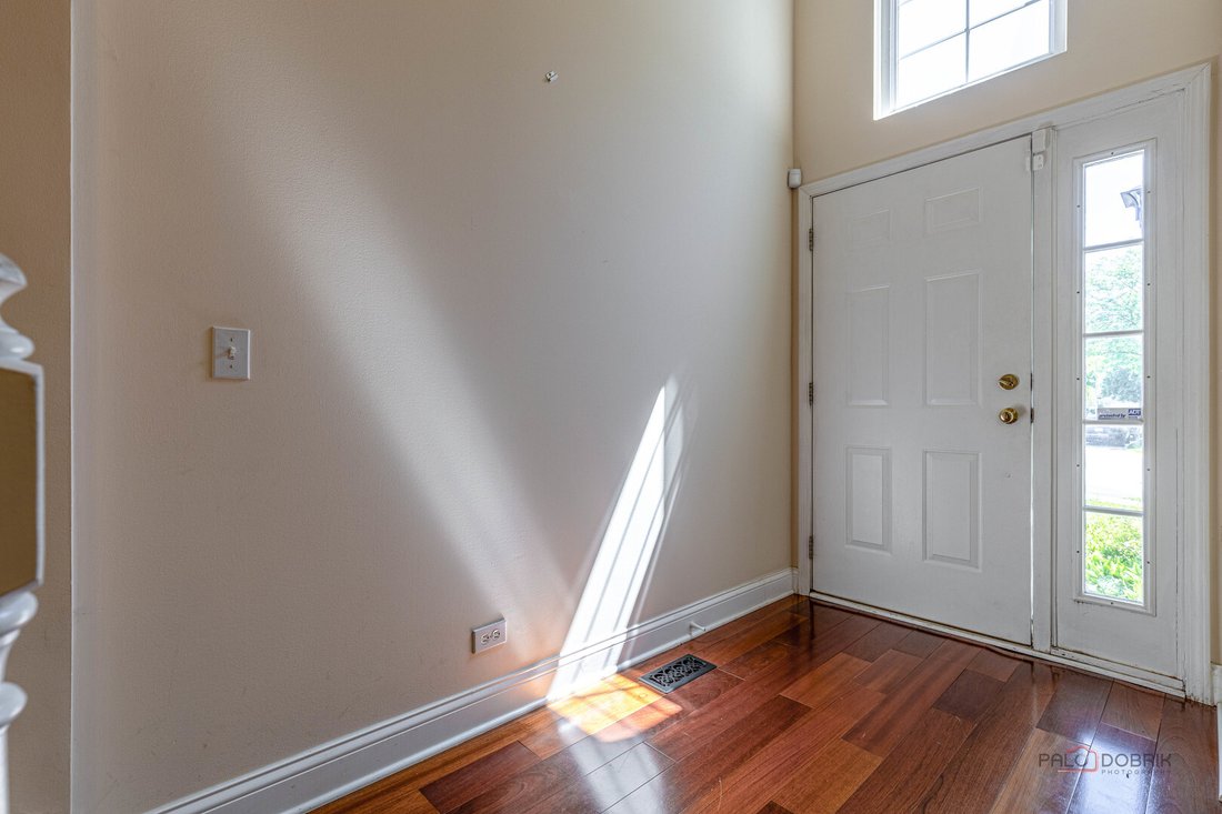 House in Buffalo Grove, Illinois, United States 2 - 18277440
