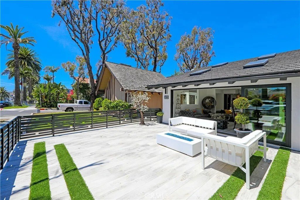 Newport Beach, California, United States 2 - 18277779