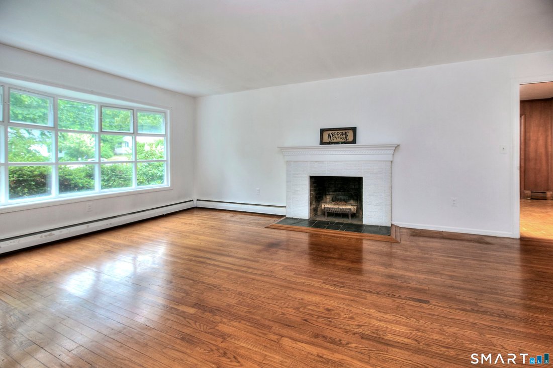House in Trumbull, Connecticut, United States 4 - 18276974