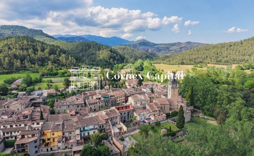 Townhouse in Sant Llorenc de la Muga, Catalonia, Spain 1