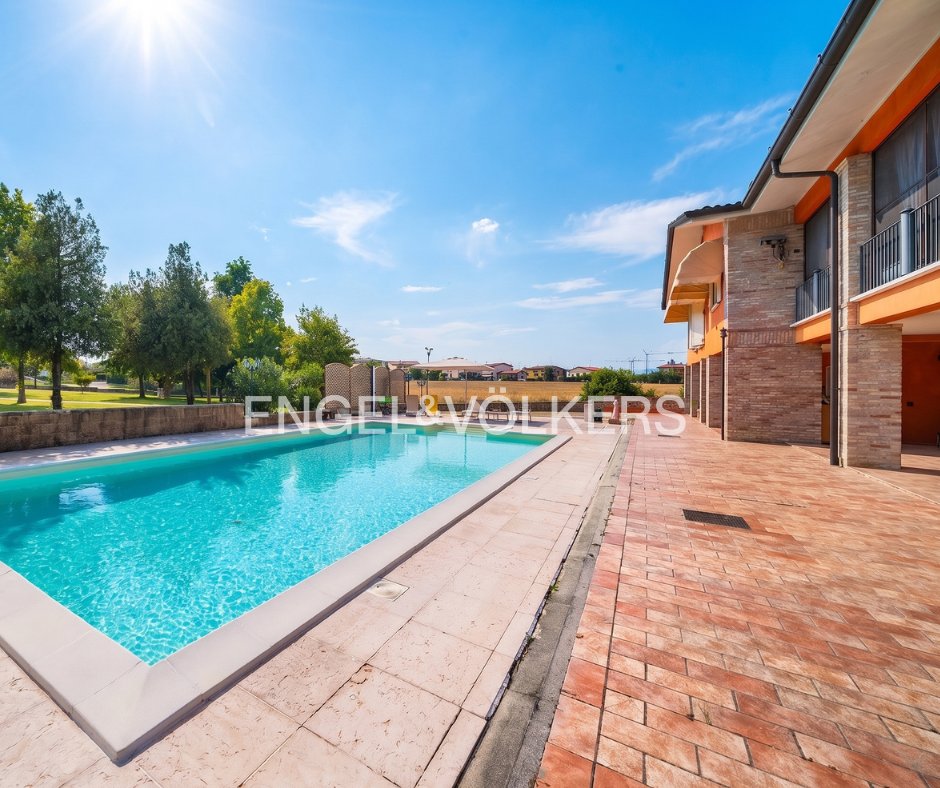 Villa in Rivoltella, Desenzano del Garda, Lombardy 3 - 18278571