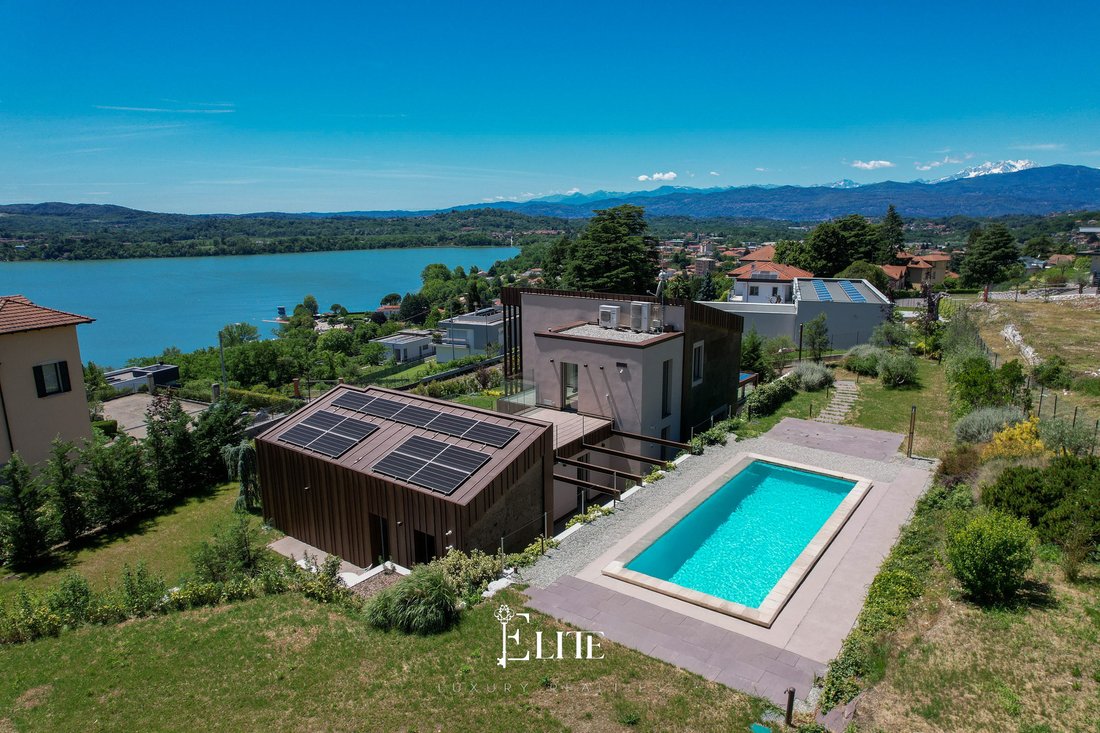 Villa in Gavirate, Lombardy, Italy 1 - 18248794