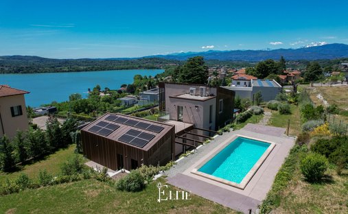 Villa in Gavirate, Lombardy, Italy 1