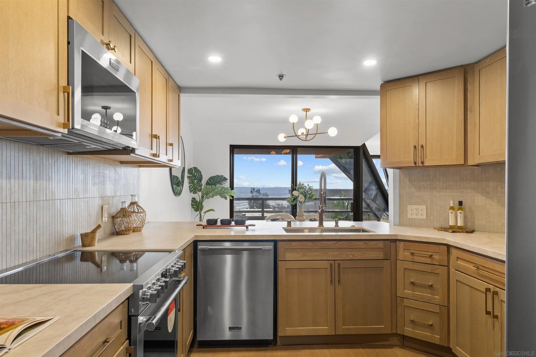 Condo in San Diego, California, United States 4 - 18277768