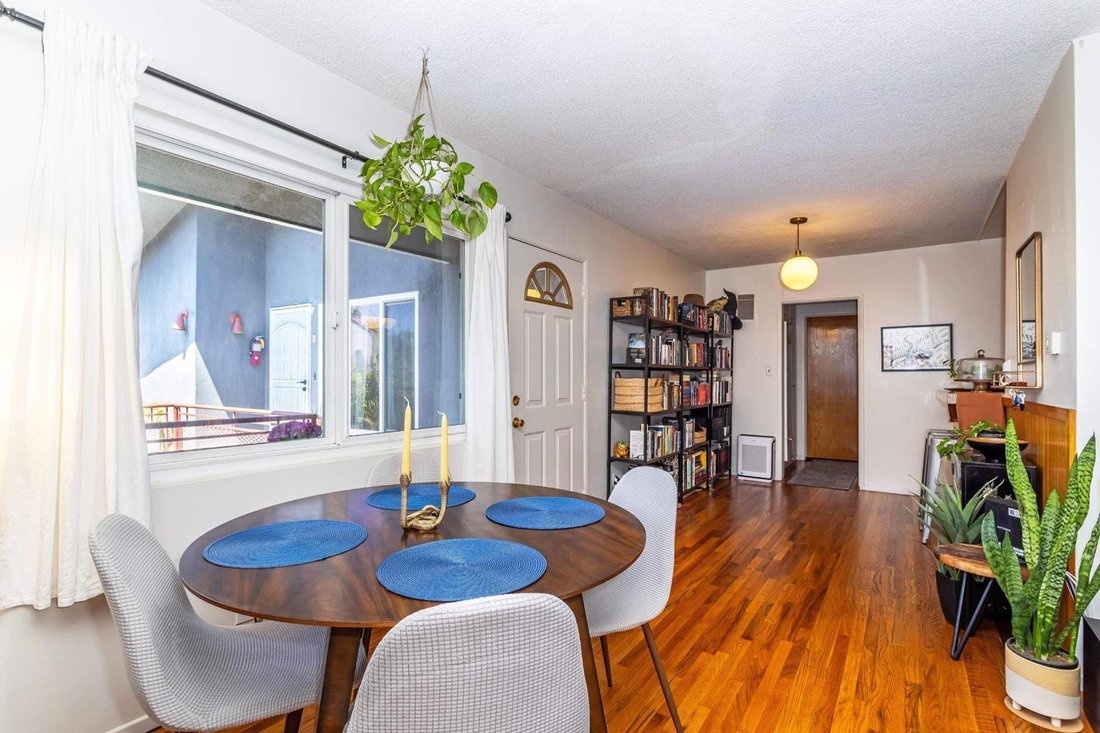 Condo in Los Angeles, California, United States 4 - 18278141