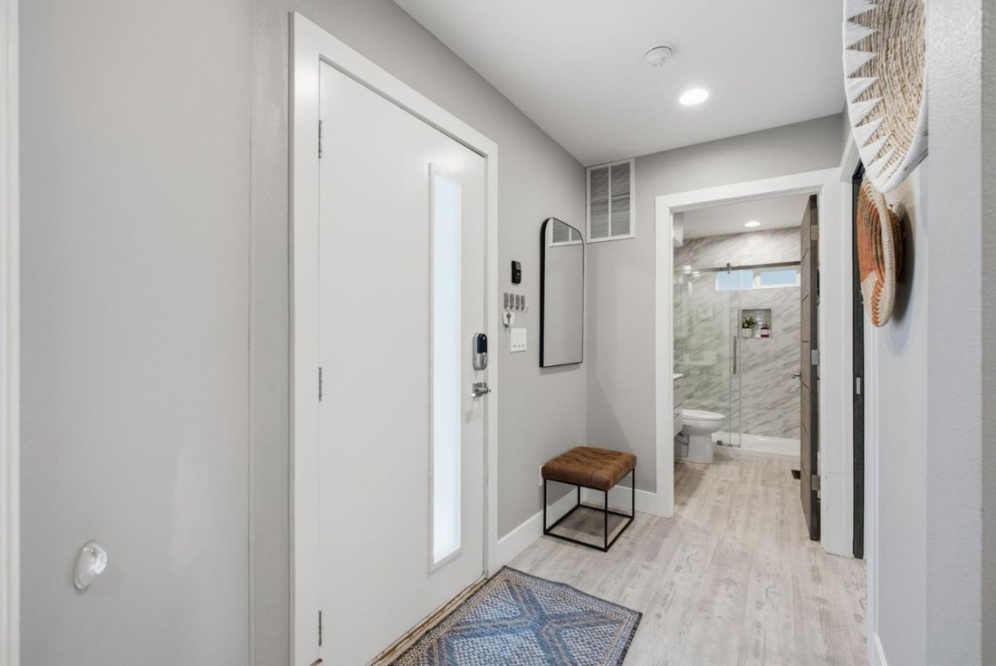 Condo in Mountain View, California, United States 5 - 18277498