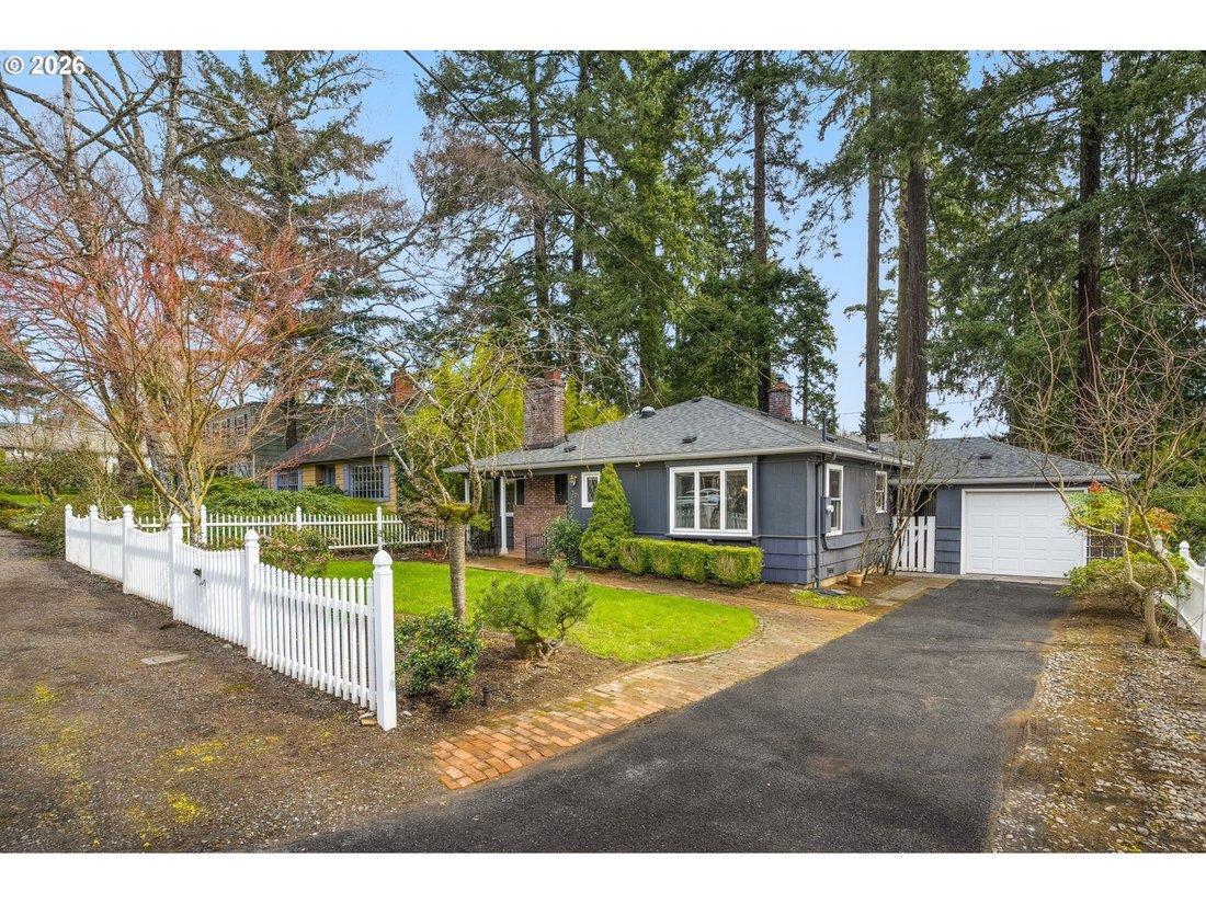 House in Lake Oswego, Oregon, United States 3 - 17440422