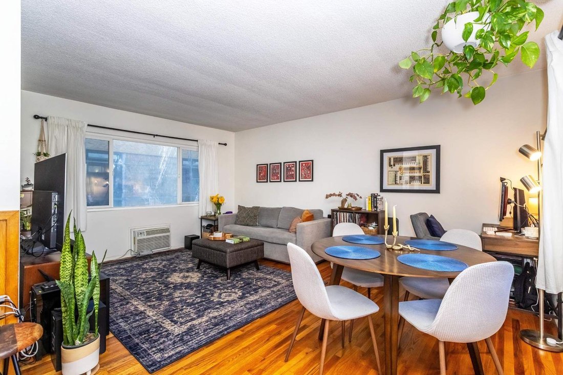 Condo in Los Angeles, California, United States 3 - 18278141