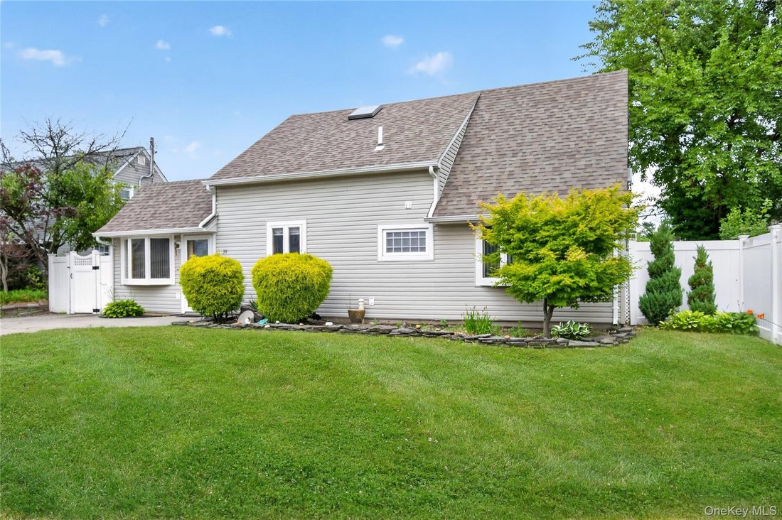 House in Levittown, New York, United States 3 - 18276751