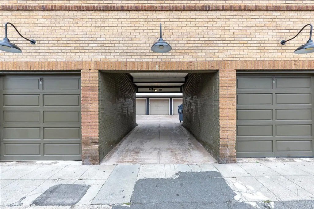 Santa Ana, California, United States 5 - 18277792