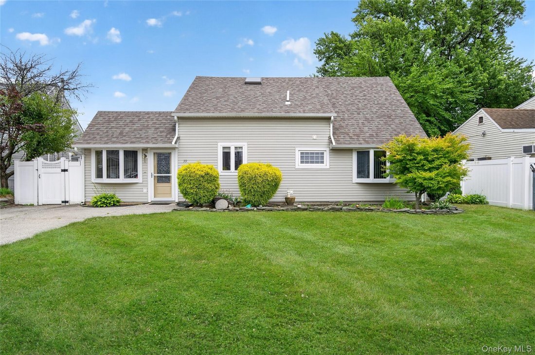 House in Levittown, New York, United States 1 - 18276751